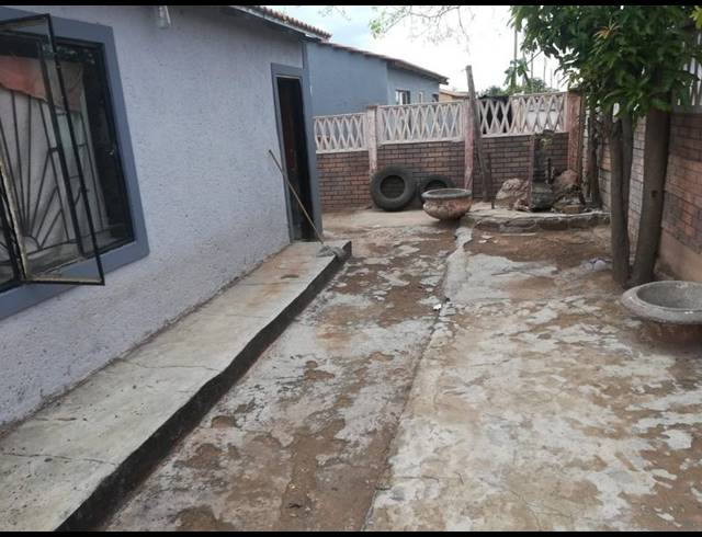 2 BEDROOM HOUSE FOR SALE IN SOSHANGUVE HH